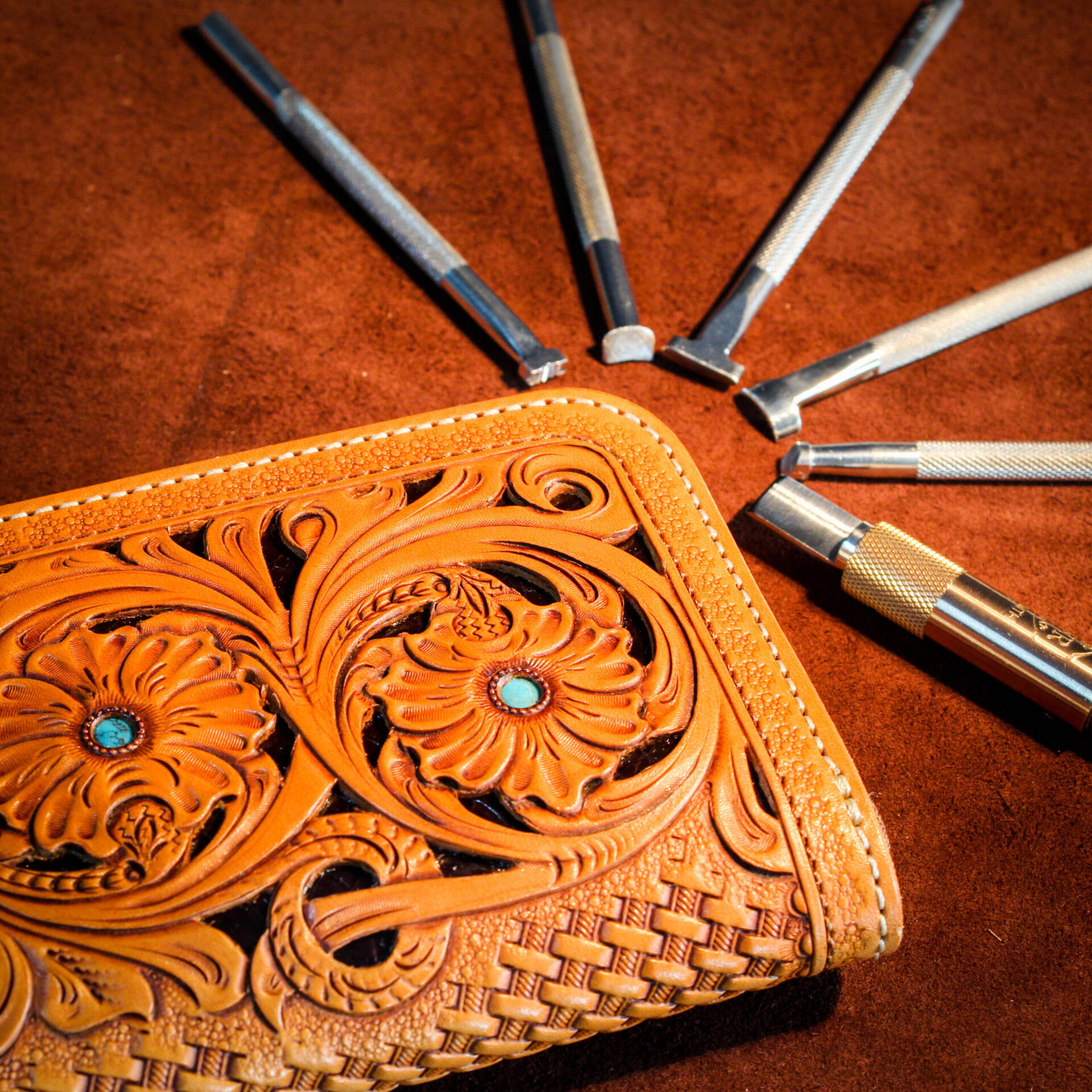 C.H.B CARVING&STAMPING / Cranky.H.Bird - 大阪の革工房