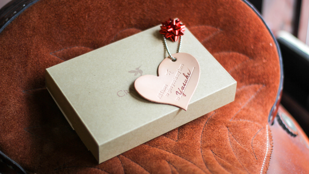 リボンラッピングとハートチャーム