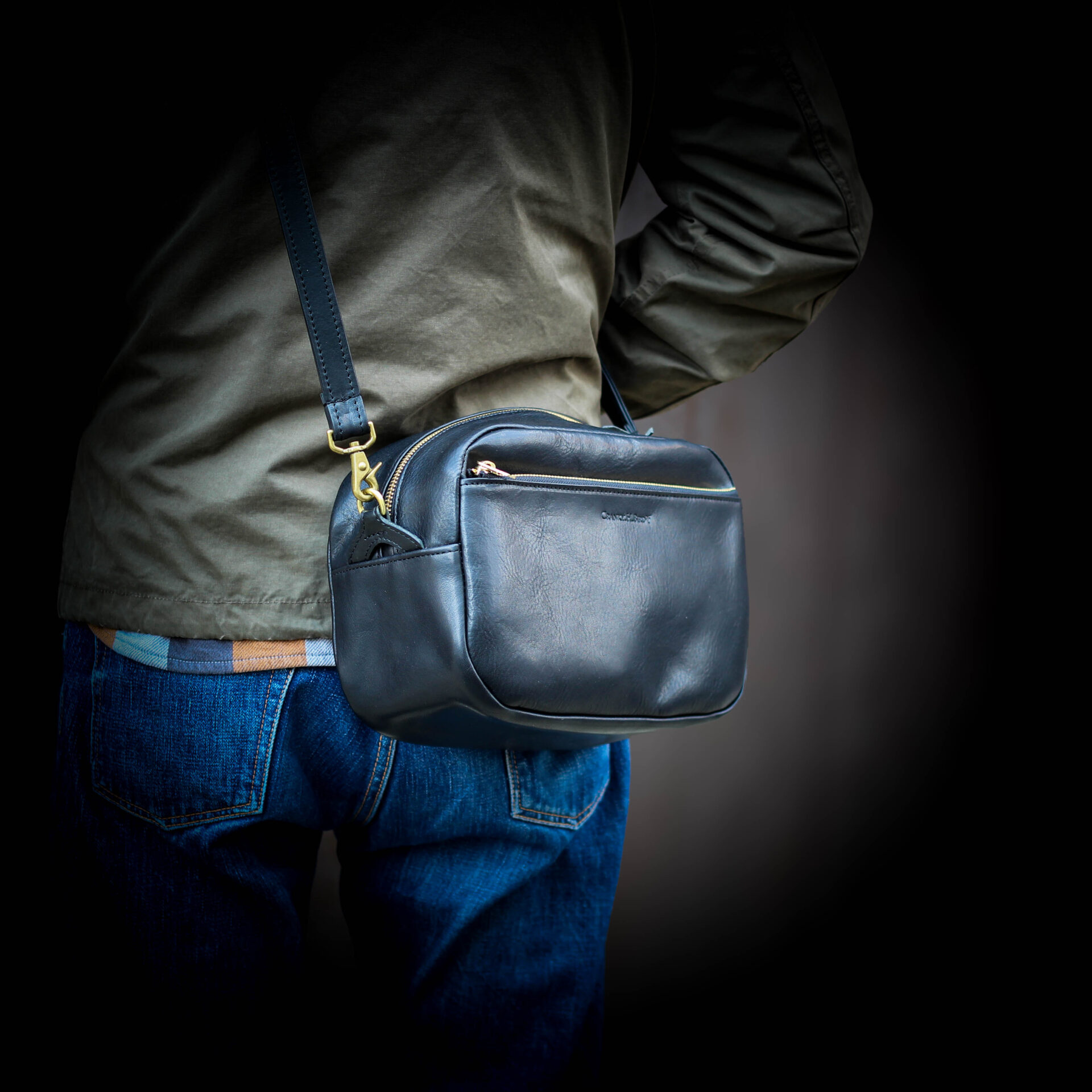 ブラックバッグ特集| 仕事も休日も「革」を楽しむ / Cranky.H.Bird