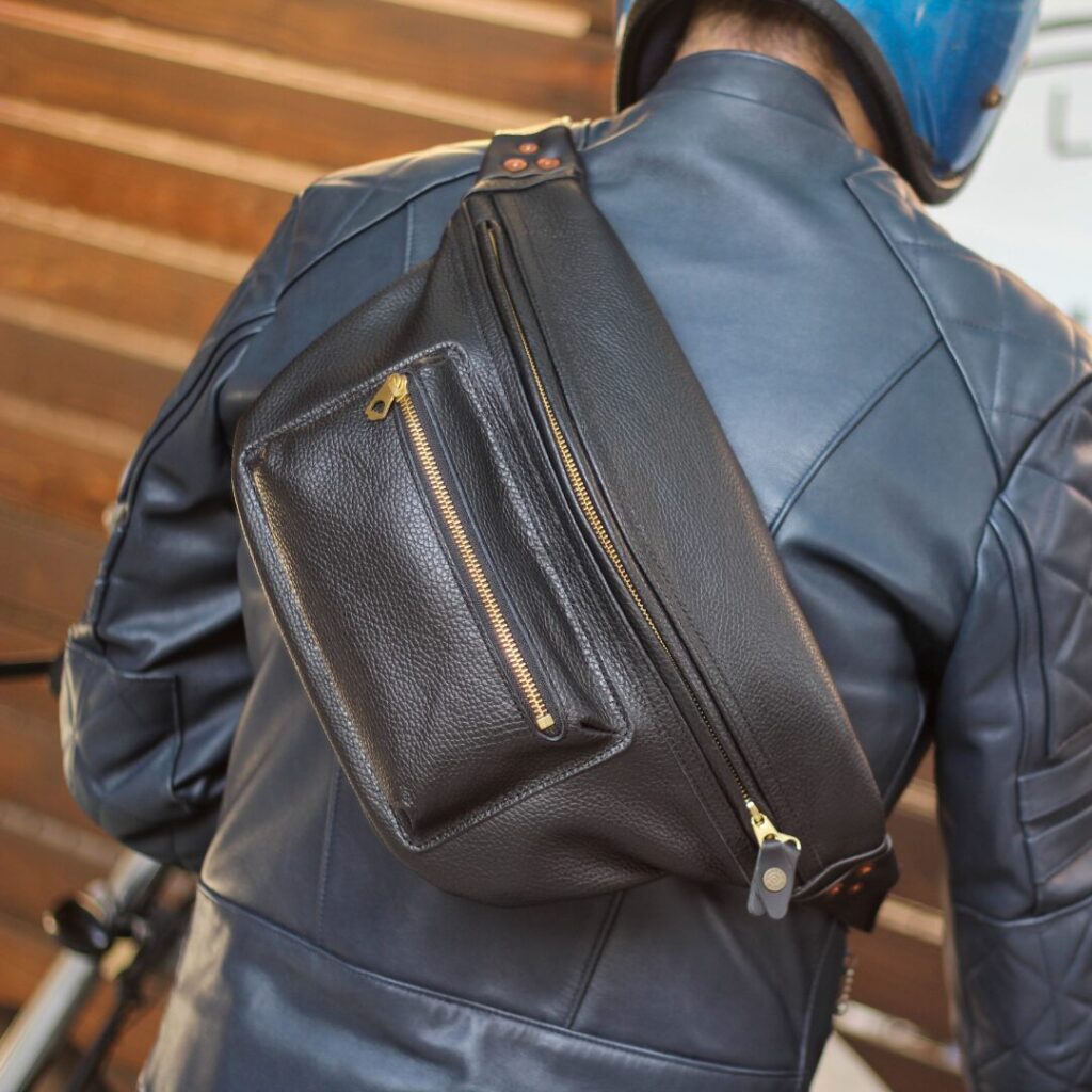 本革ボディバッグ”Wander”