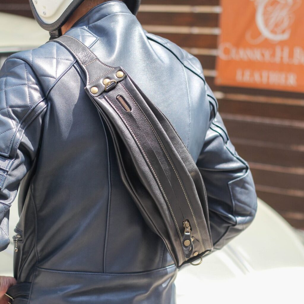 使わない時はマチを折りたたんでスリムなフォルムに