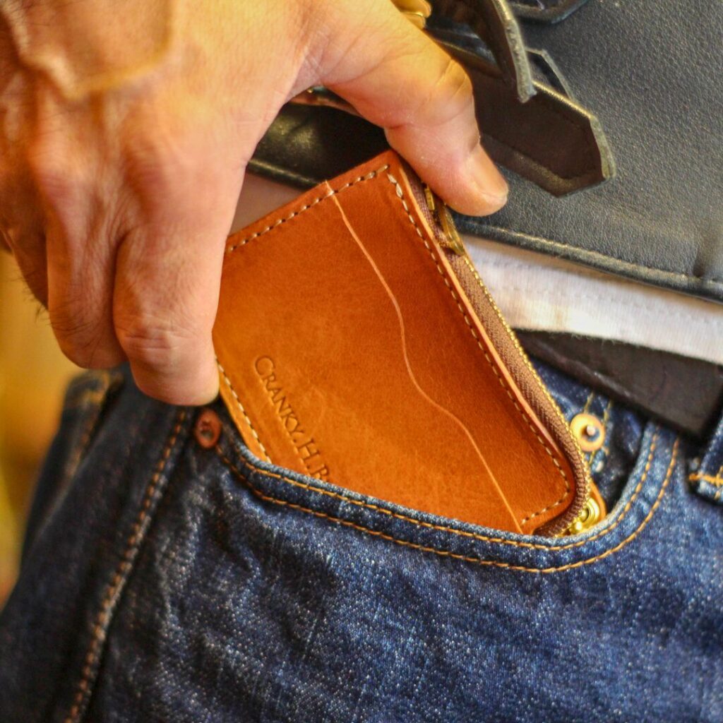 カード1枚分のサイズだからポケットにもすっぽり入ります