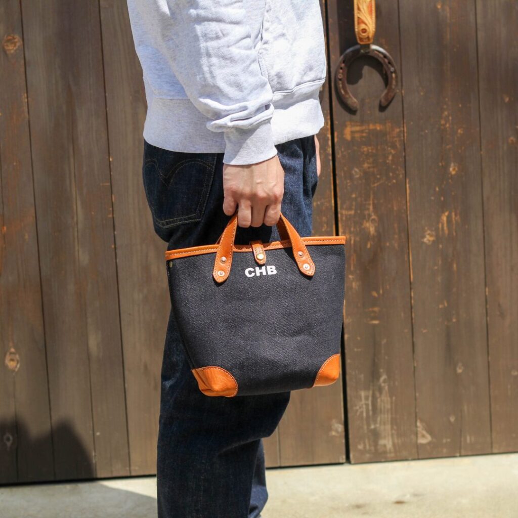 小さくて可愛い手持ちサイズのミニトートです