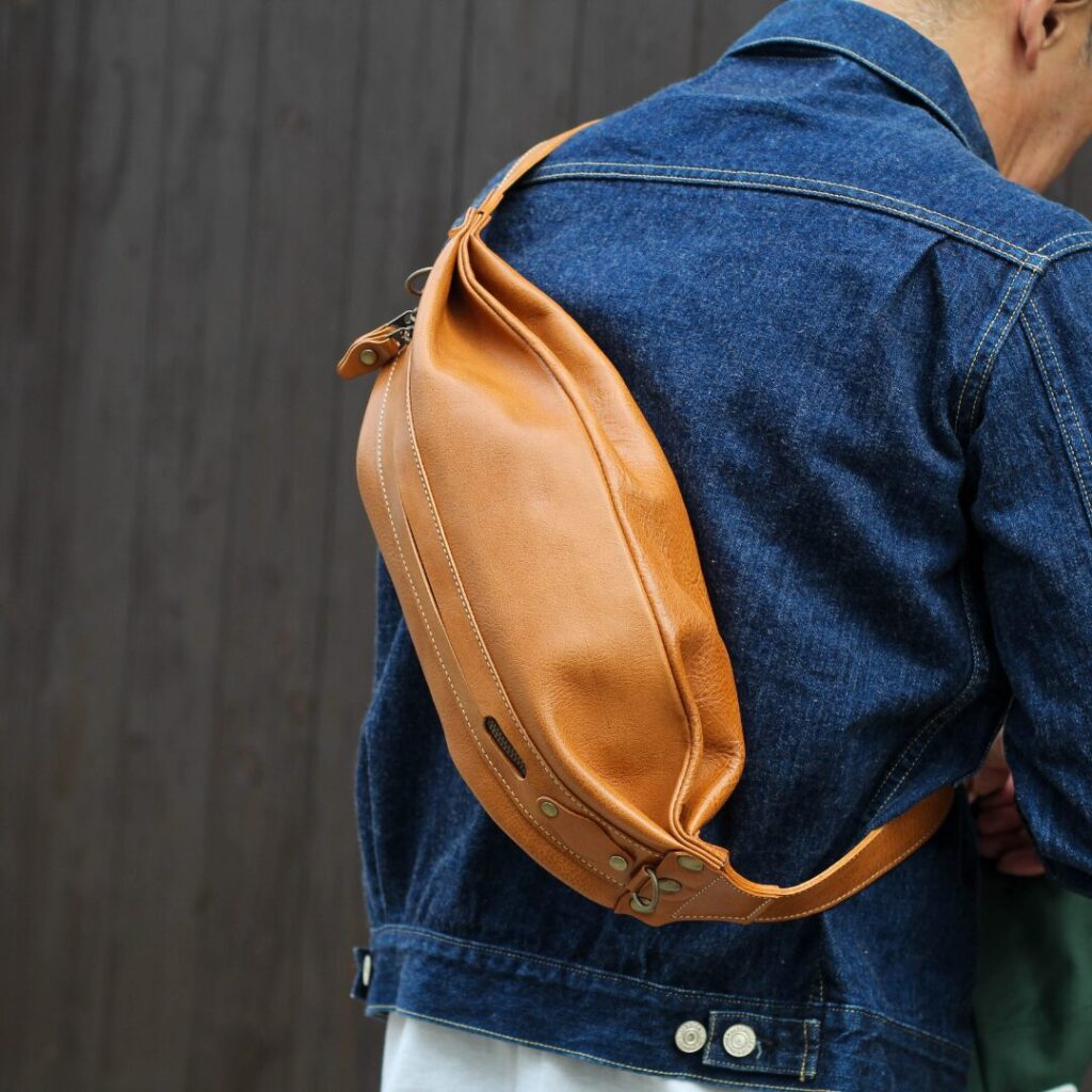 本革ボディバッグ”Jackson Jr”