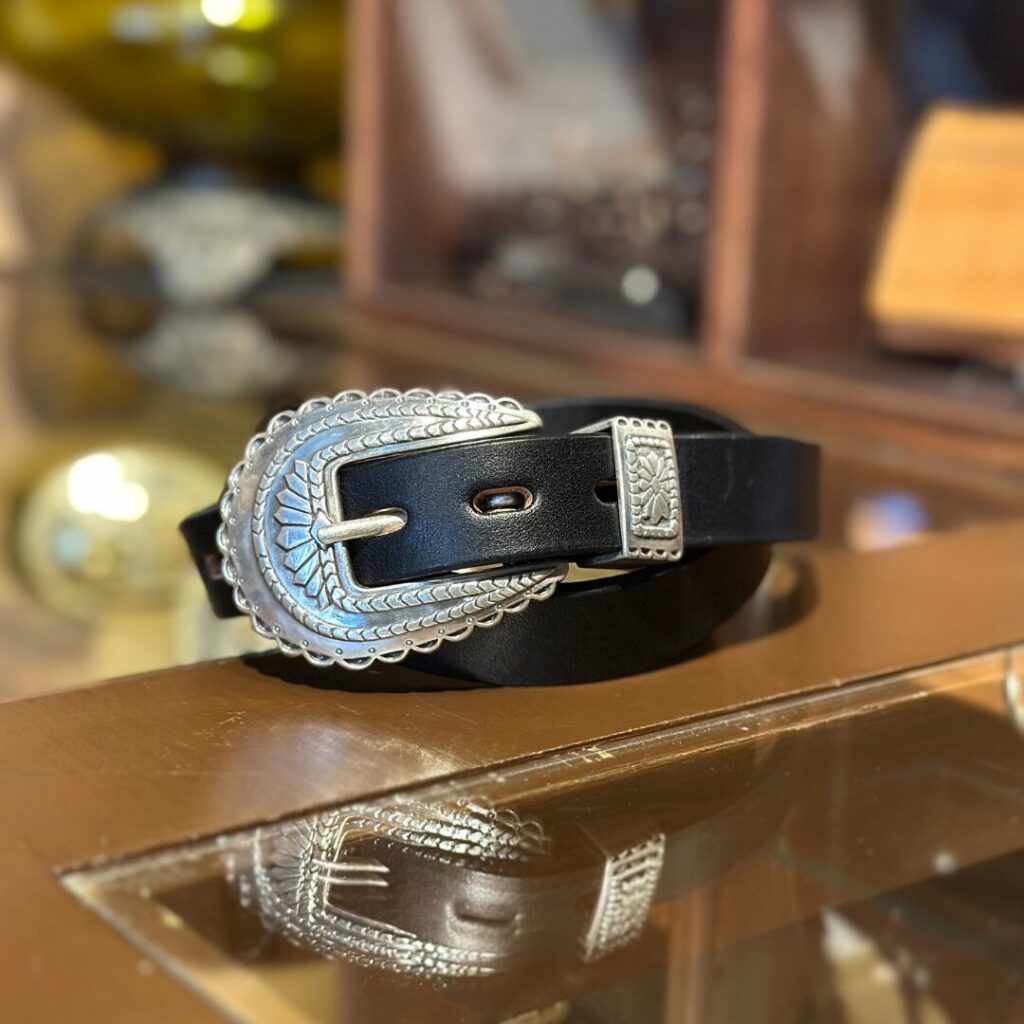 バックル・カラー・サイズを選んで自分にぴったりのベルト作りができます