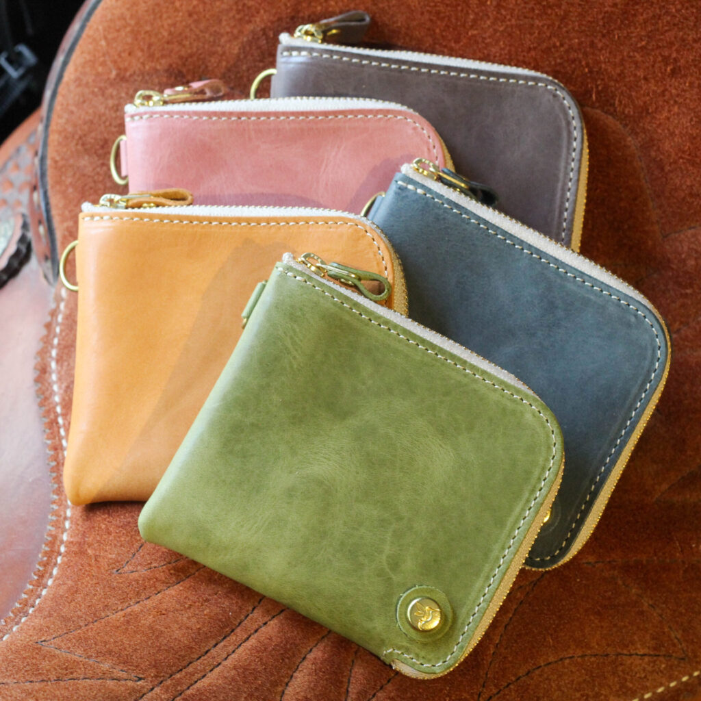 モストロレザーのミニ財布COOPER