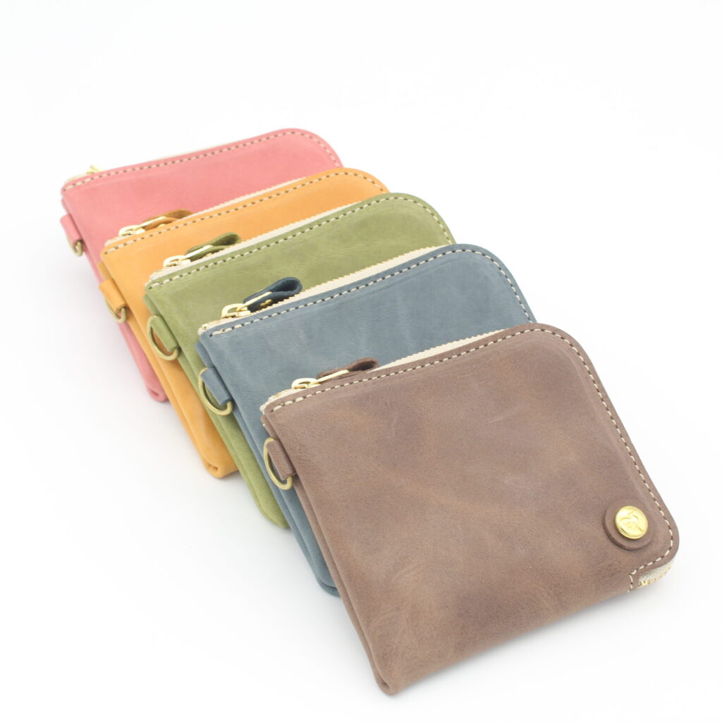 モストロレザーのミニ財布「COOPER」