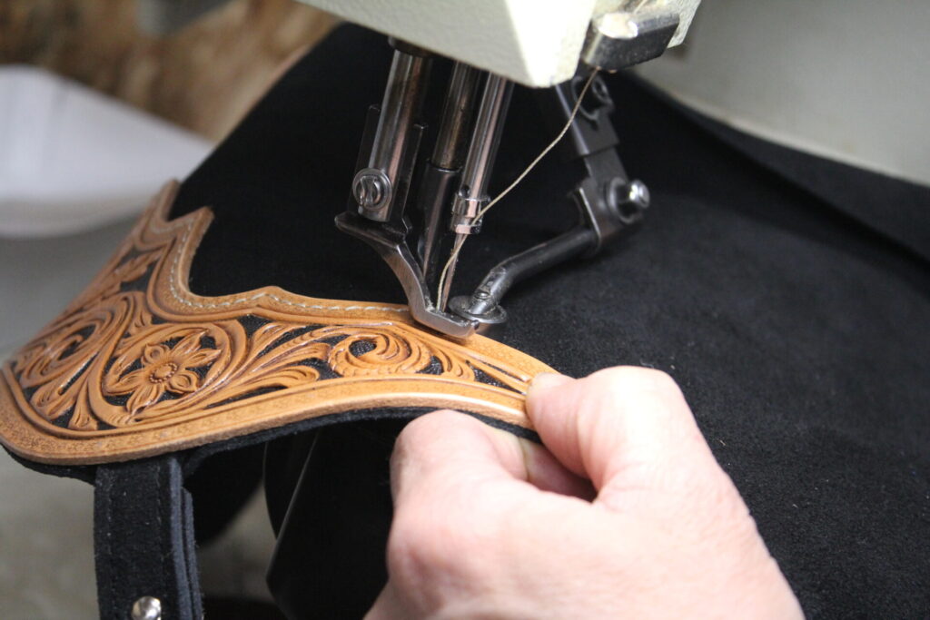 熟練の職人が一つ一つ手作業で製作