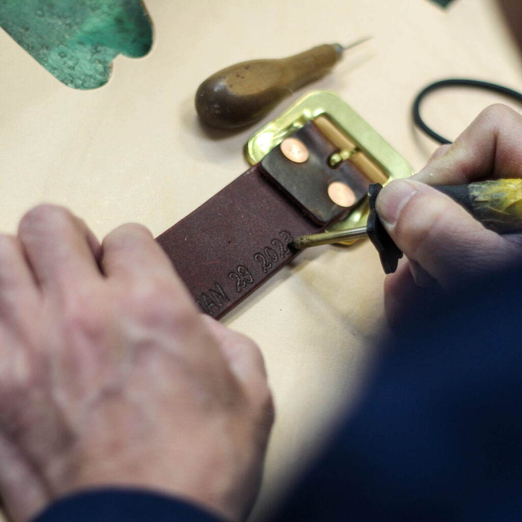 手書きの名入れサービスを実施