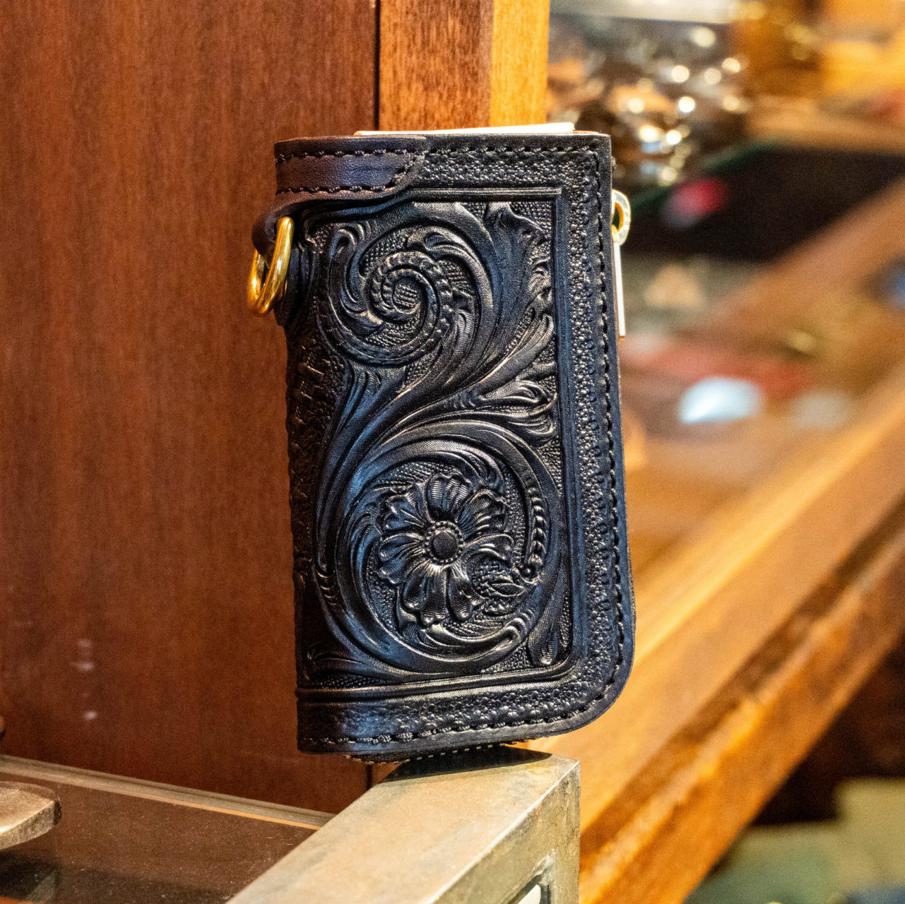 スマートキーケース"GROUND CRAFT"オールブラック(表面)