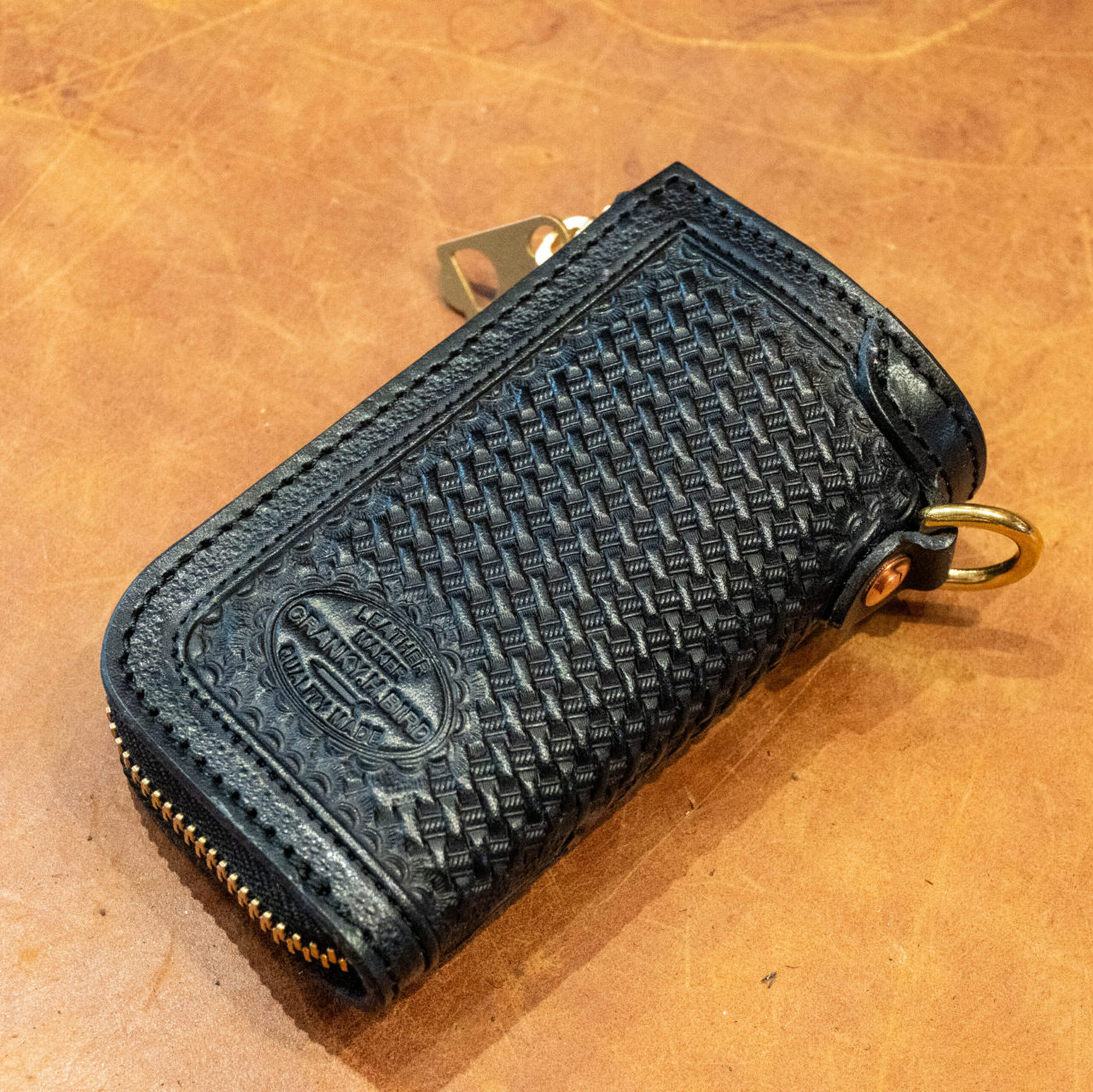 スマートキーケース"GROUND Filigree"ブラック(牛革)×ブルー(蛇革)背面