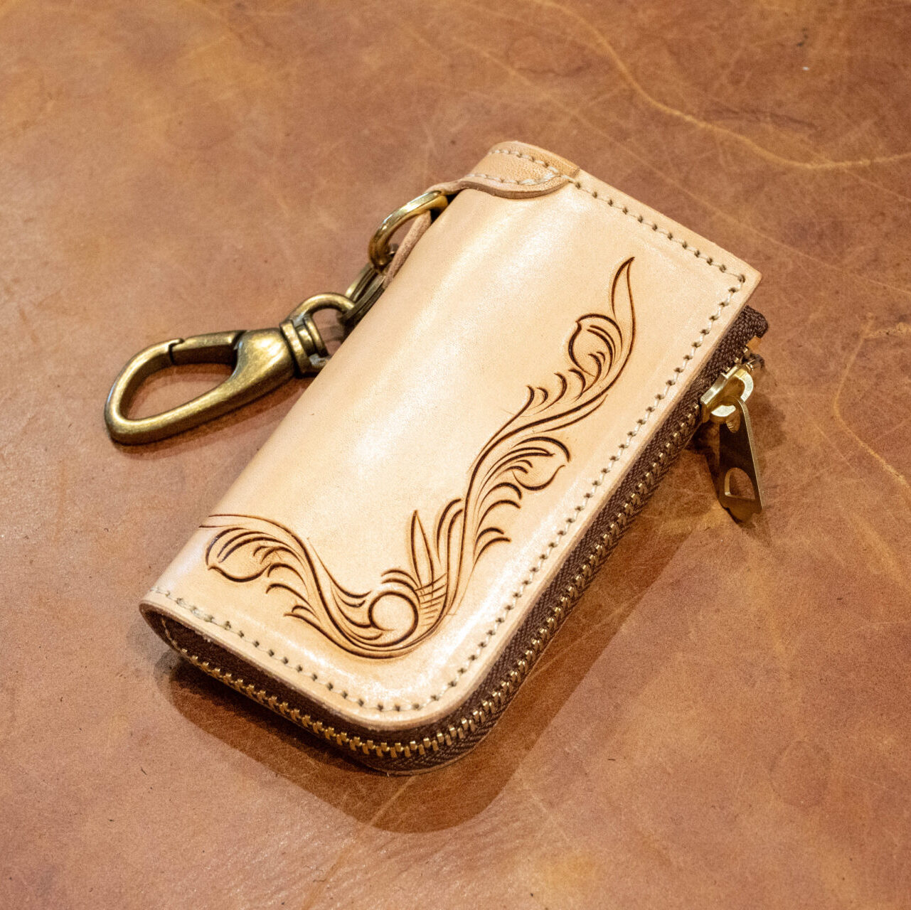 スマートキーケース"GROUND FreeCut"タン(表面)