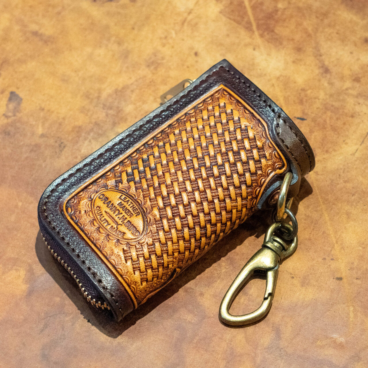 スマートキーケース"GROUND CRAFT"ブラウン(背面)