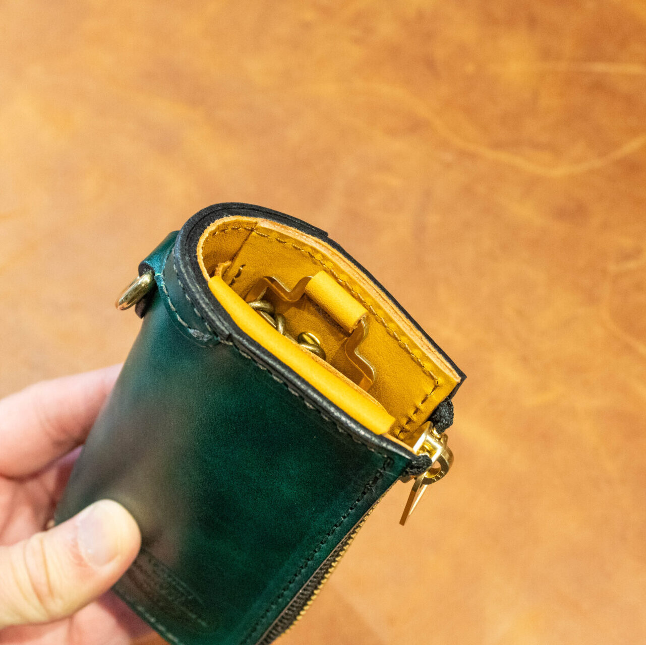 スマートキーケース"GROUND ANTIQUE"グリーン・中面イエロー