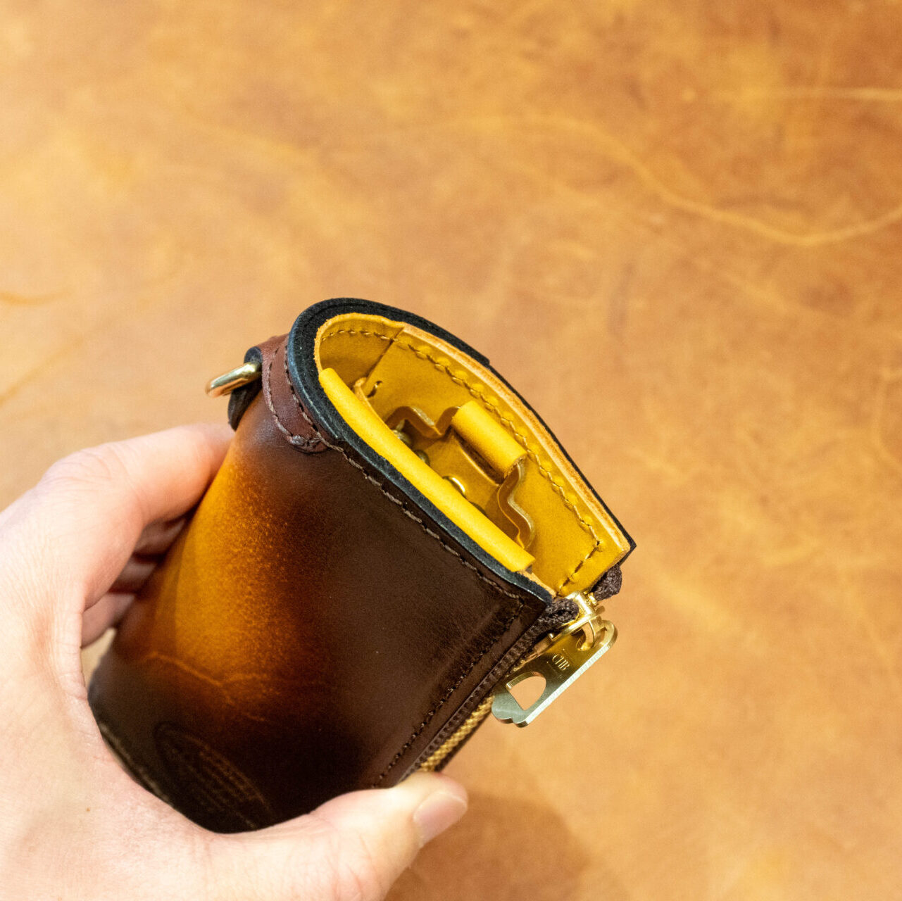 スマートキーケース"GROUND GRADATION"オレンジ・中面イエロー