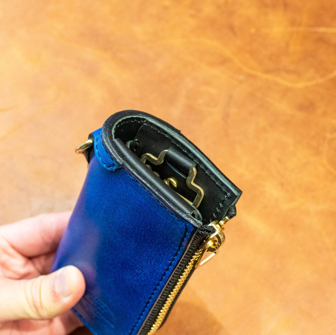 スマートキーケース"GROUND ANTIQUE"ブルー・中面ブラック