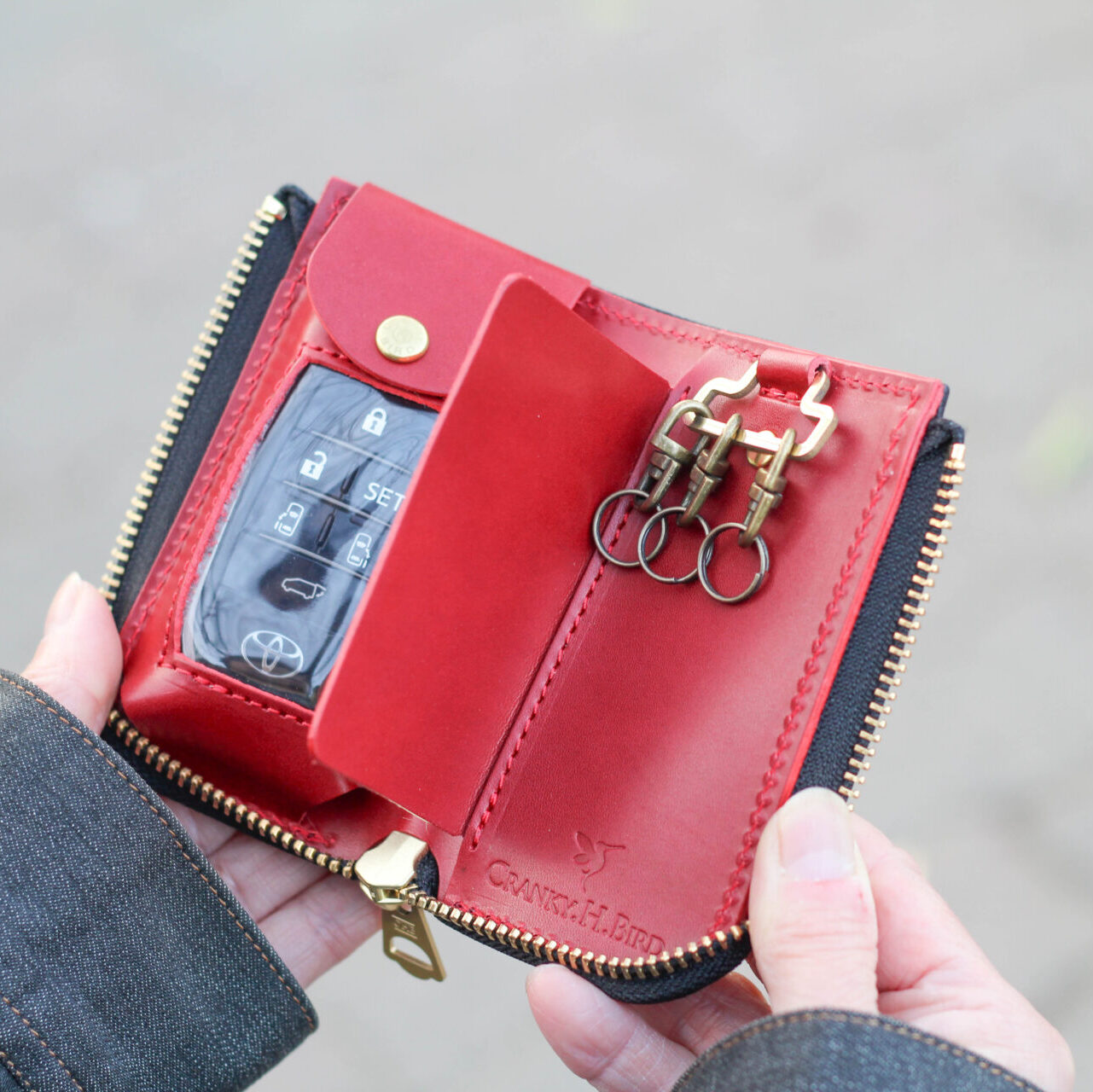 スマートキーケース"GROUND"中面レッド