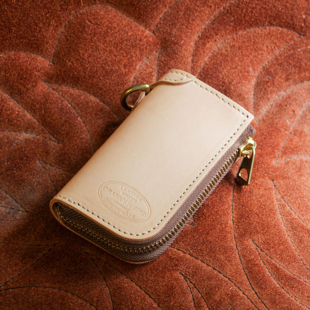 スマートキーケース"GROUND"タン(表面)