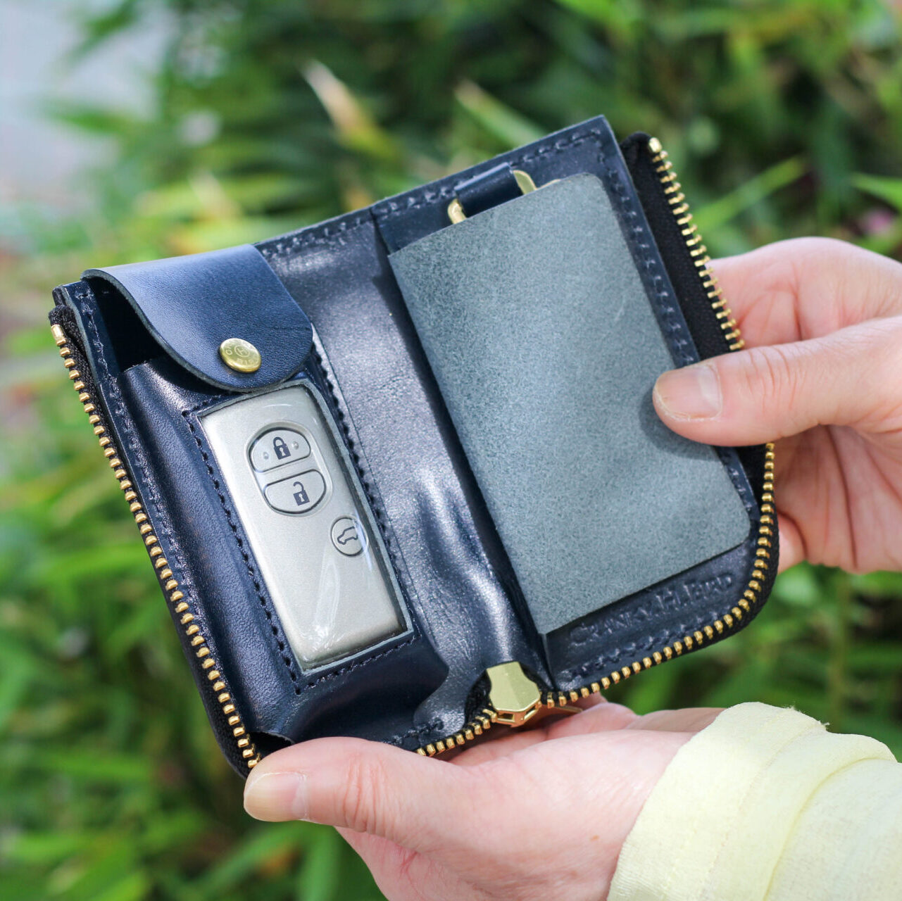 スマートキーケース"GROUND"中面ブルー