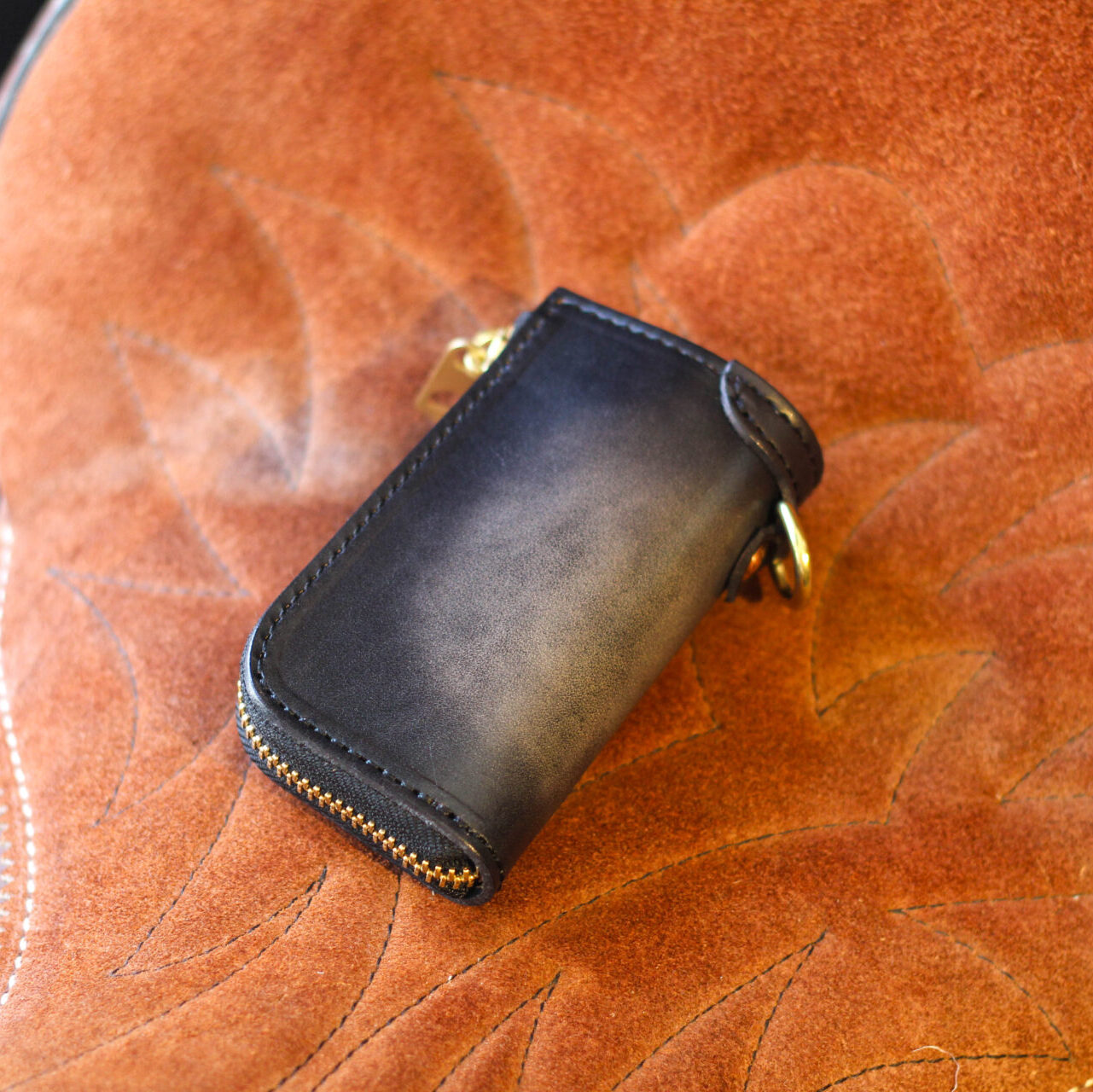 スマートキーケース"GROUND GRADATION"ブラック(背面)