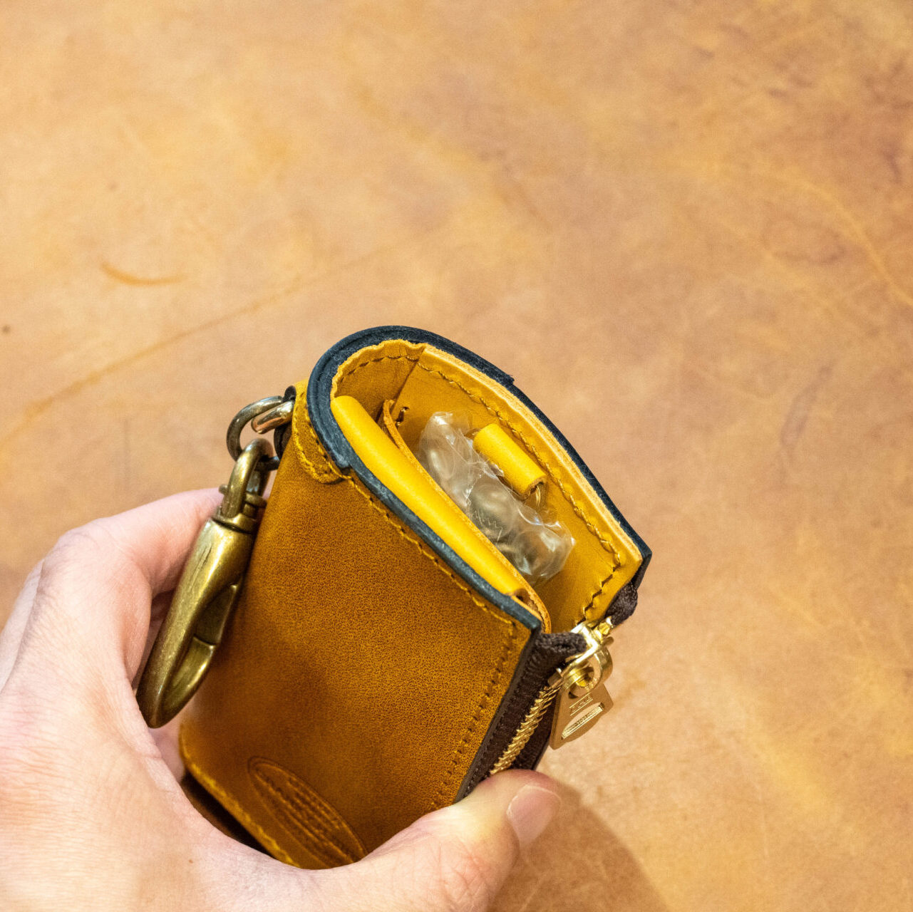 スマートキーケース"GROUND ANTIQUE"イエロー・中面イエロー