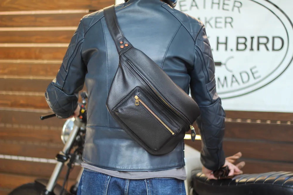 ブラックのWanderを服に合わせた姿